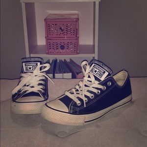 Black leather converse